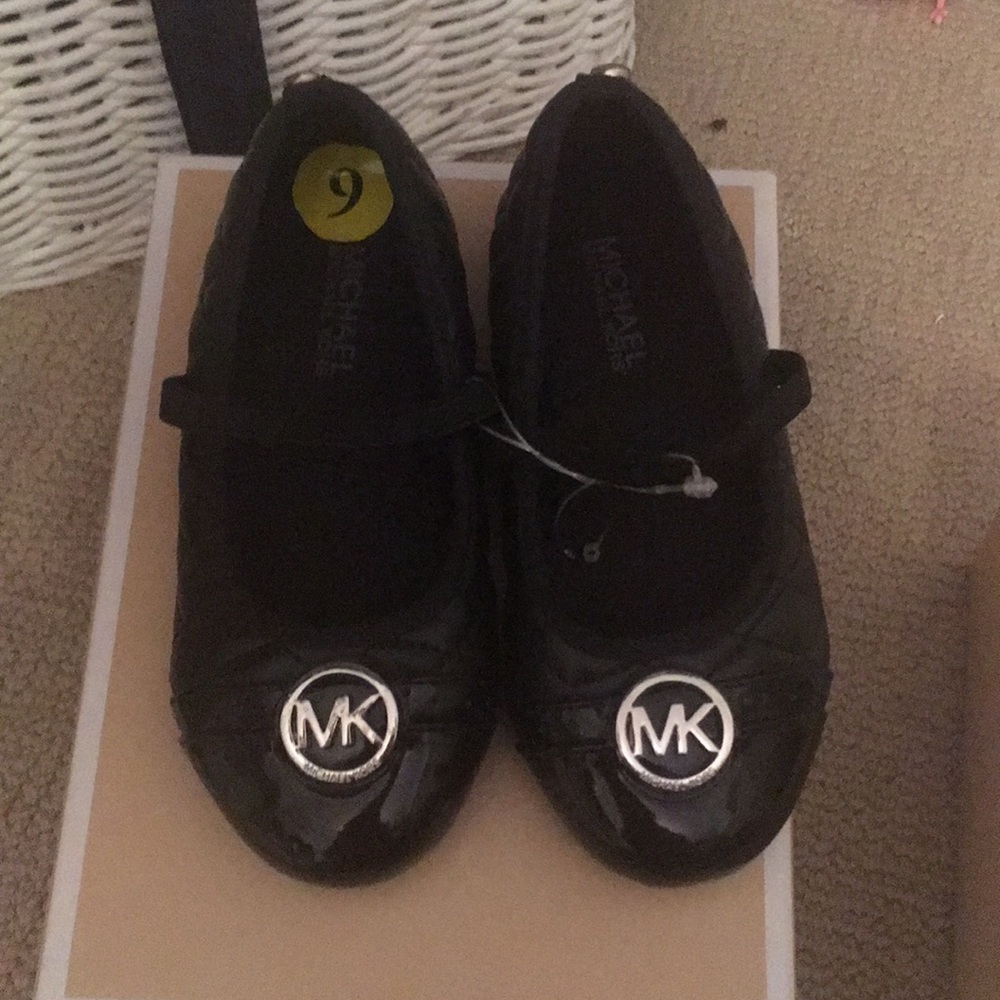 Michael kors black patent leather flats size 9